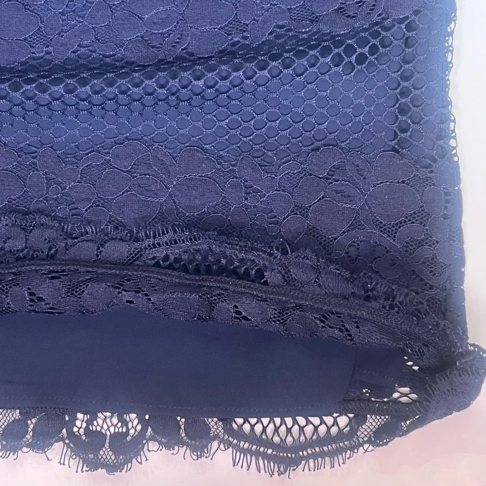 LOFT Lace Overlay Scalloped Hem Sleeveless Lined Navy Blue Top Blouse Size XXSP‎